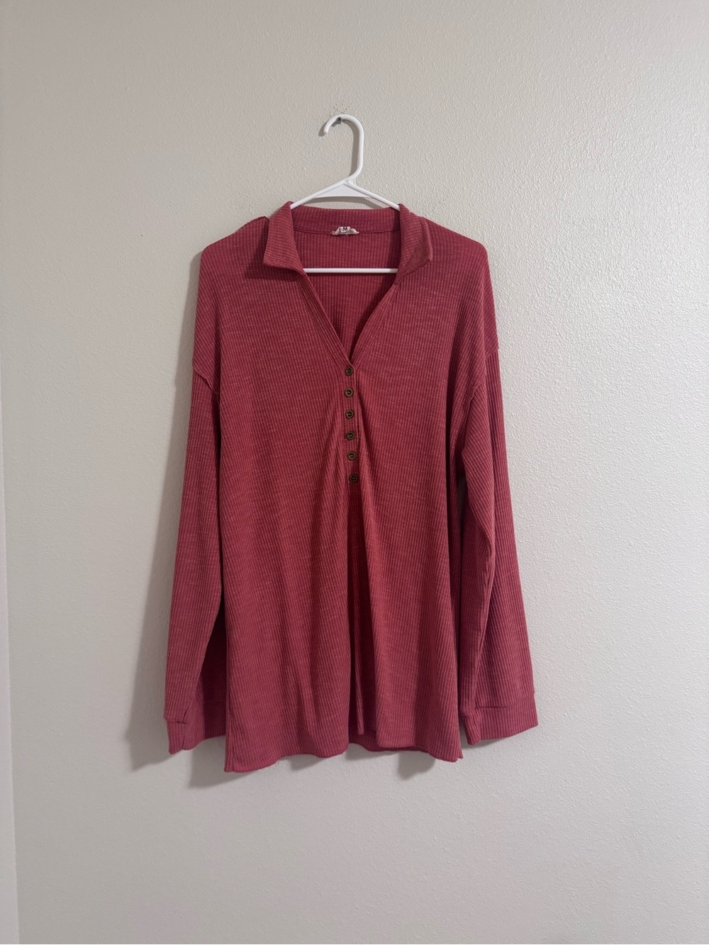 POL Long-Sleeve Ribbed Polo Top in Dusty Rose